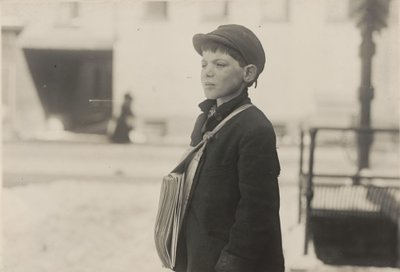 Tony Casale, „Bologna”, 11 lat, sprzedaje gazety od 4 lat, Hartford, Connecticut, marzec 1909 autorstwa Lewis Wickes Hine