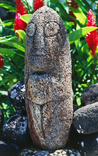 Antropomorficzna rzeźba Tiki, Papeete, Tahiti, Wyspy Towarzystwa, Archipelag Wysp Nawietrznych, Polinezja Francuska (terytorium zamorskie Republiki Francuskiej) autorstwa Unbekannt Unbekannt