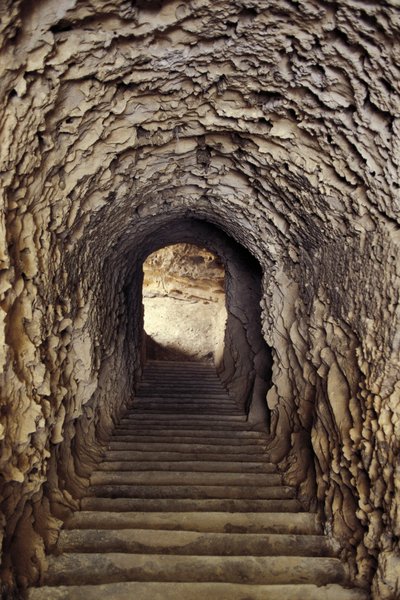 Egipt, Aleksandria, Katakumby Kom-esh-Shuqafa, Wnętrze hypogeum autorstwa Unbekannt Unbekannt