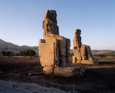 Egipt, Gubernatorstwo Luksorskie, Karnak, Posągi Amenhotepa III autorstwa Unbekannt Unbekannt