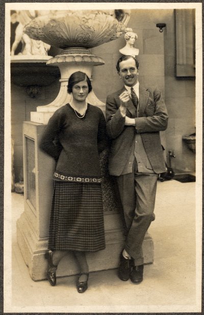 Lady Rachel Cavendish i wicehrabia Stuart of Findhorn (zdjęcie czarno-białe) autorstwa Unbekannt Unbekannt