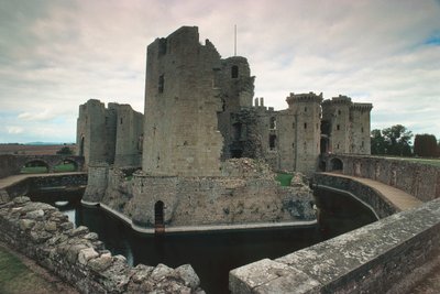 Zamek Raglan, Monmouthshire, Południowa Walia, Wielka Brytania (zdjęcie) autorstwa Unbekannt Unbekannt