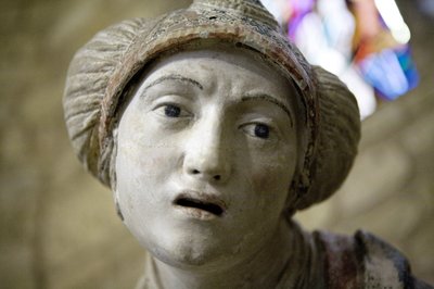 Święta niewiasta w czepku (kamień malowany) autorstwa Ligier Richier