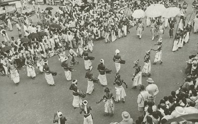Perahera (zdjęcie czarno-białe) autorstwa Lionel Wendt