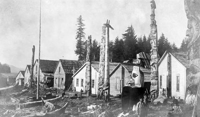 Wioska indiańska w Howkan, Alaska, 1896 r. autorstwa Lloyd Valentine and Pond, Edwin Percy Winter