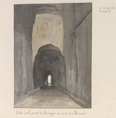 Ingang van grot Crypta Neapolitana (z Grotta di Posillipo) aan de kust van Pozzuoli Wejście do jaskini Pausilype w pobliżu Pozzuoli (tytuł na obiekcie) Podróże po Włoszech, Sycylii i Malcie - 1778 (tytuł serii) autorstwa Louis Ducros