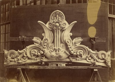 Tłumienie frontonów pawilonów. Główna fasada. autorstwa Louis Emile Durandelle