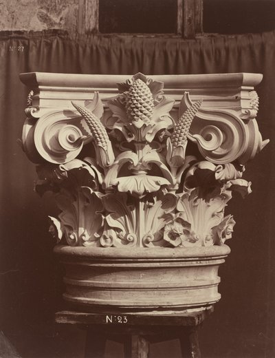 Rzeźba ozdobna z Opery Paryskiej (fragment kolumny) autorstwa Louis Emile Durandelle