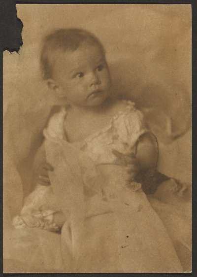 [Dziecko z tiulem] autorstwa Louis Fleckenstein