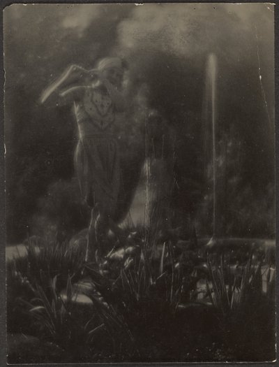 [Tancerka w ogrodzie] autorstwa Louis Fleckenstein