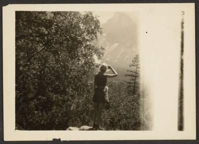 [Rysunek w lesie] autorstwa Louis Fleckenstein