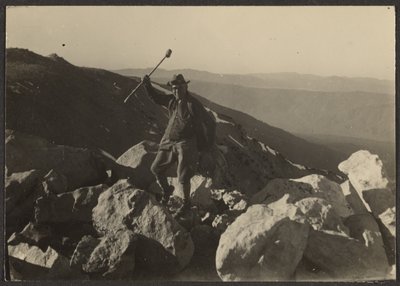 [Fleckenstein on Rocks] autorstwa Louis Fleckenstein
