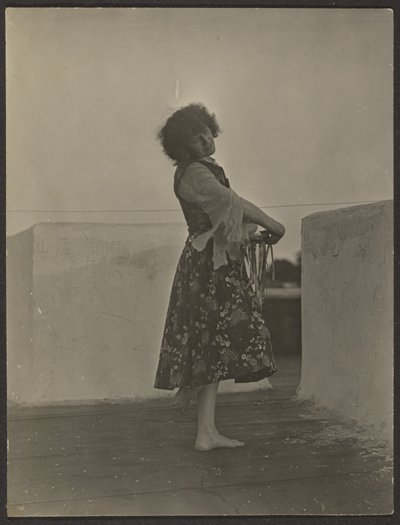 [Florence Dancing on Roof] autorstwa Louis Fleckenstein