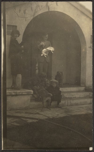 [Rodzina Florence z królikiem] autorstwa Louis Fleckenstein