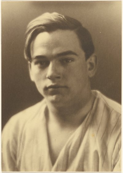 [Portret młodego mężczyzny w koszuli w paski]. autorstwa Louis Fleckenstein