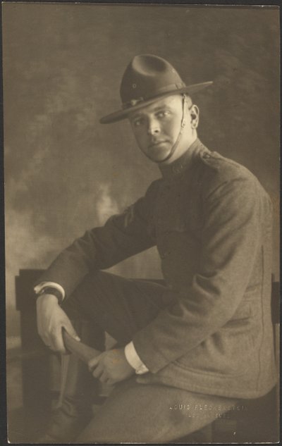 [Portret młodego mężczyzny w mundurze]. autorstwa Louis Fleckenstein