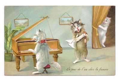 Edwardiańska pocztówka przedstawiająca kota grającego na pianinie i śpiewającego drugiego, podczas gdy trzeci podgląda ok. 1910 r. autorstwa Louis Wain