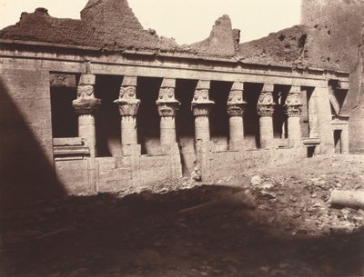 Philae, Dziedziniec Wewnętrzny, Zachodnia Kolumnada autorstwa Louis de Clercq