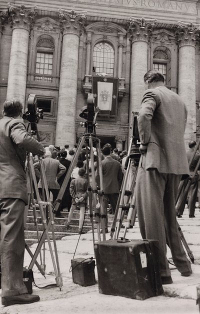 Fotografowie na Placu Świętego Piotra w Rzymie autorstwa Luigi Leoni