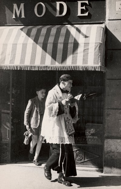 Kapłan podczas błogosławieństwa wielkanocnego autorstwa Luigi Leoni
