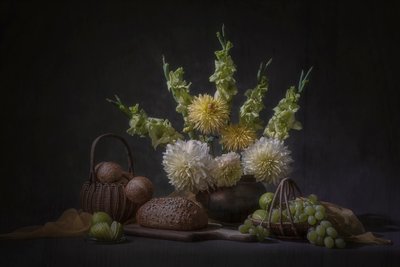 Ciemne kwiatowe żniwa autorstwa Lydia Jacobs