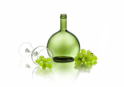 Zielona butelka, wino i winogrona autorstwa Lydia Jacobs