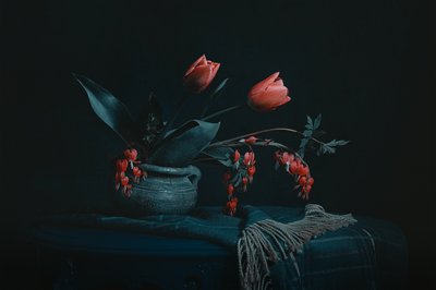 Nastrojowa martwa natura kwiatowa autorstwa Lydia Jacobs