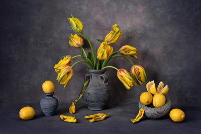 Żółte tulipany i cytryny autorstwa Lydia Jacobs