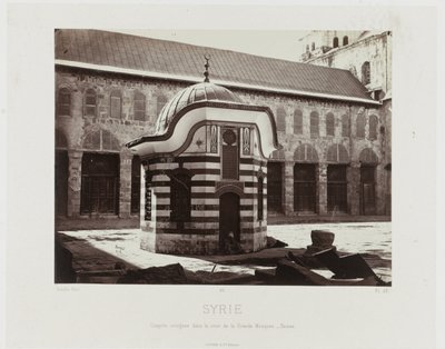 Gezicht op de achthoekige koepel op de binnenplaats van de grote Meczet w Damaszku (Syria/Ośmiokątna kopuła na dziedzińcu Wielkiego Meczetu - Damaszek) Architektura starożytna: Egipt, Grecja, Azja Mniejsza: Album fotograficzny (tytuł serii) autorstwa Maison Bonfils