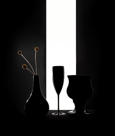 Ciemne, eleganckie sylwetki autorstwa Margareth Perfoncio