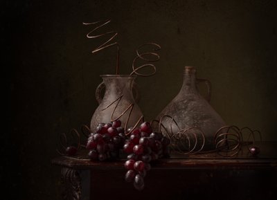 Martwa natura z ciemnymi winogronami autorstwa Margareth Perfoncio