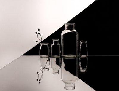 Eleganckie odbicia w szkle autorstwa Margareth Perfoncio
