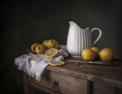 Świeże cytryny na drewnie autorstwa Margareth Perfoncio