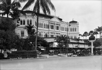 Widok na hotel Raffles, Singapur autorstwa Marine Photo Service