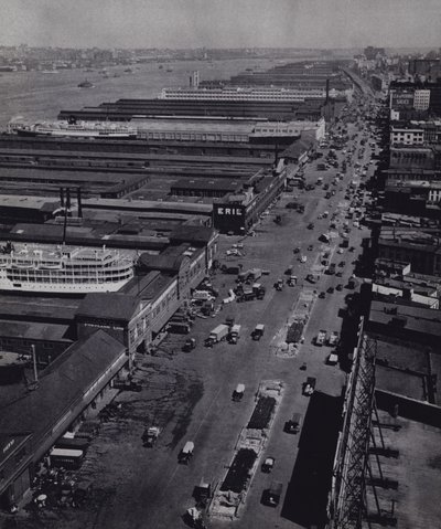 Manhattan: autostrada po stronie zachodniej (zdjęcie czarno-białe) autorstwa Mario Bucovich