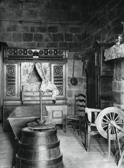 Wnętrze, Dinan, Bretania, Francja, 1937. autorstwa Martin Hurlimann