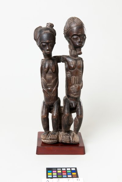 Siedząca para, ok. 1885-99 (drewno) autorstwa Master of the Barnes Couple