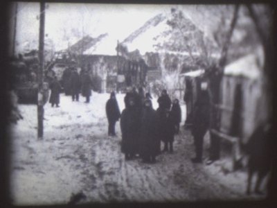 Barbarossa, 2002 (Projektor wideo i symulowany rzutnik slajdów) autorstwa Mat Collishaw