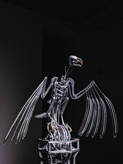 The Nerve Rack, 2019 (acetal, akryl, aluminium, mosiądz, obwody elektryczne, farba, PVC, żywica, serwomotory, stal) autorstwa Mat Collishaw