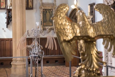 The Nerve Rack, 2019 (acetal, akryl, aluminium, mosiądz, obwody elektryczne, farba, PVC, żywica, serwomotory, stal) autorstwa Mat Collishaw