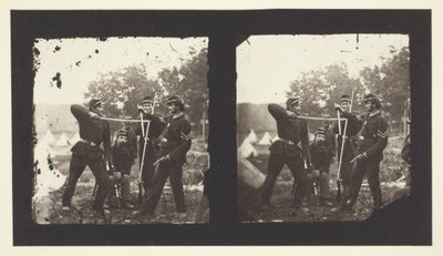 Bez tytułu [amerykańscy żołnierze pozujący z bronią], 1850-1900. autorstwa Mathew Brady