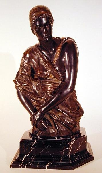 Cassandra, ok.1895 (brąz z marmurową podstawą) autorstwa Max Klinger