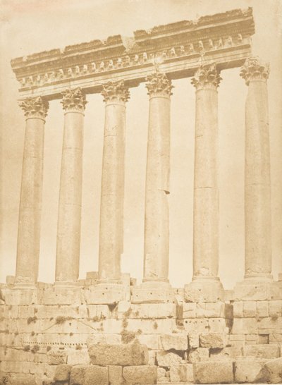 Kolumnada Świątyni Słońca w Baâlbek Heliopolis, wrzesień 1850. autorstwa Maxime Du Camp