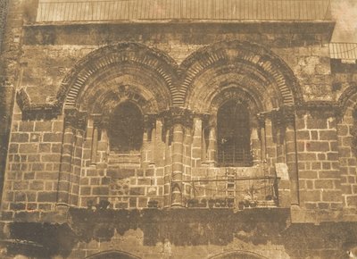 Fasada Bazyliki Grobu Świętego w Jerozolimie nr 2 górna część, sierpień 1850 r. autorstwa Maxime Du Camp