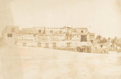 Mieszkanie załogi spandreli Luksoru, wybudowane na tarasie Pałacu, 1849-50. autorstwa Maxime Du Camp