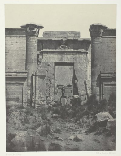 Medinet-Habou, Propyleje Thutmoseum, Teby, 184951, wydrukowany 1852. autorstwa Maxime Du Camp