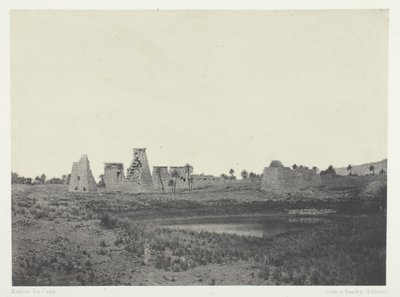 Pałac Karnak, Południowa Propyleje, Teby, 184951, druk 1852. autorstwa Maxime Du Camp