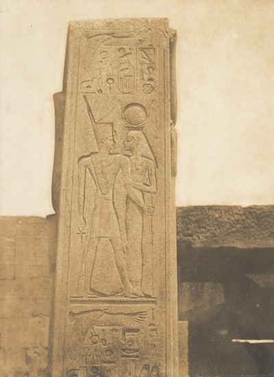 Słup granitowy Sanktuarium Pałacu Karnac Płaskorzeźba przedstawiająca Totmesa III..., 1849-50. autorstwa Maxime Du Camp