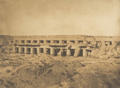Promenada Totmesa III - Ostatnie krużganki Pałacu Teb Karnackich, 1849-50. autorstwa Maxime Du Camp