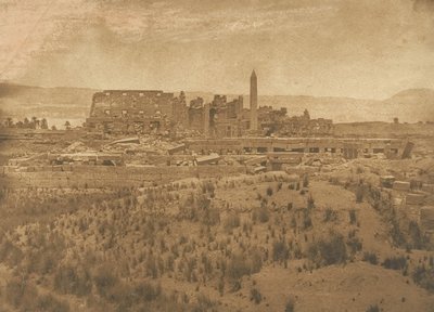Widok ogólny Ruin Pałacu Karnac ze wschodu - Teby, 1849-50. autorstwa Maxime Du Camp